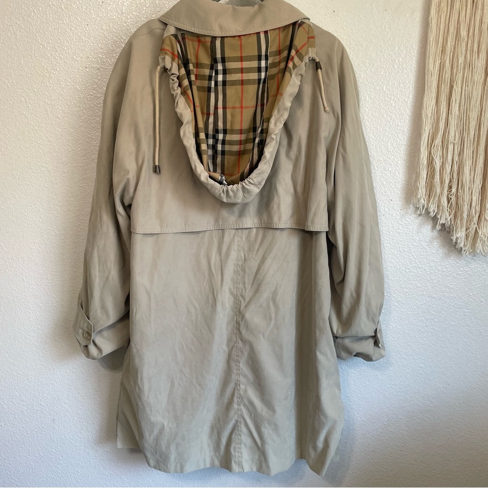 Vintage Burberry Khaki Trench Button Coat with Removable Hood Size Large (12) - Picture 10 of 15